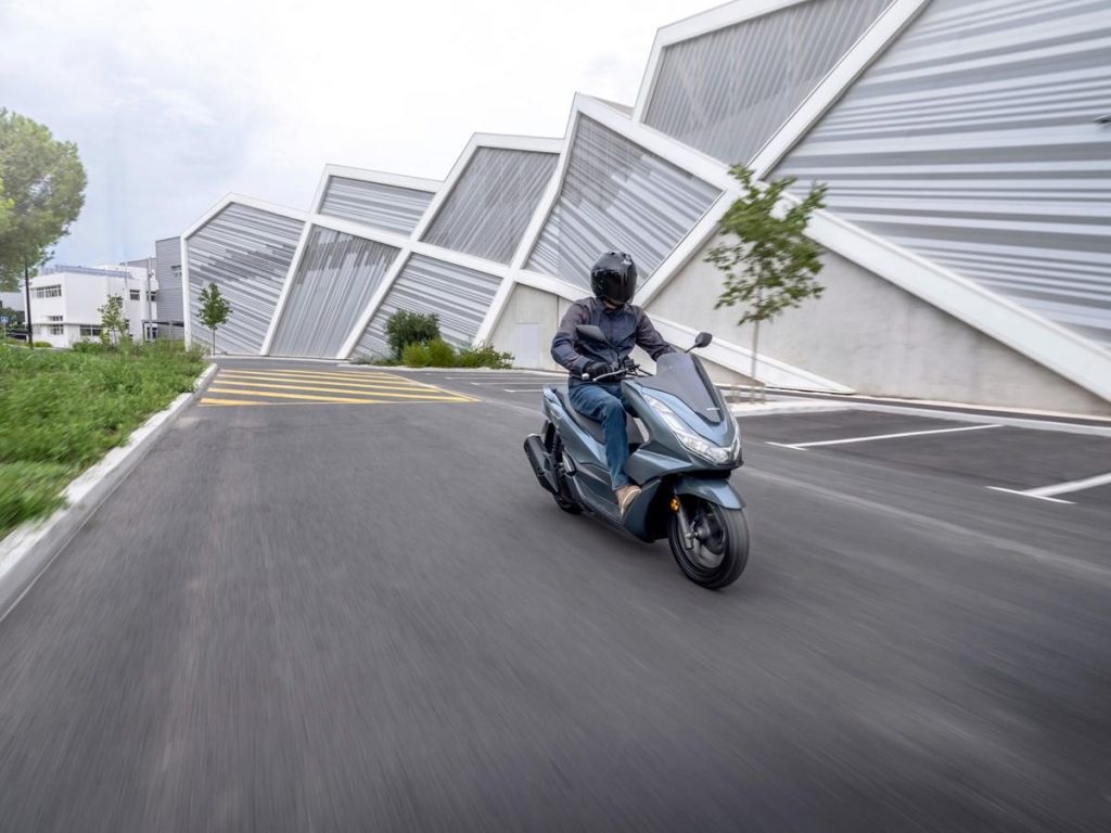 Honda PCX 125 2021: lo scooter best-seller si rinnova