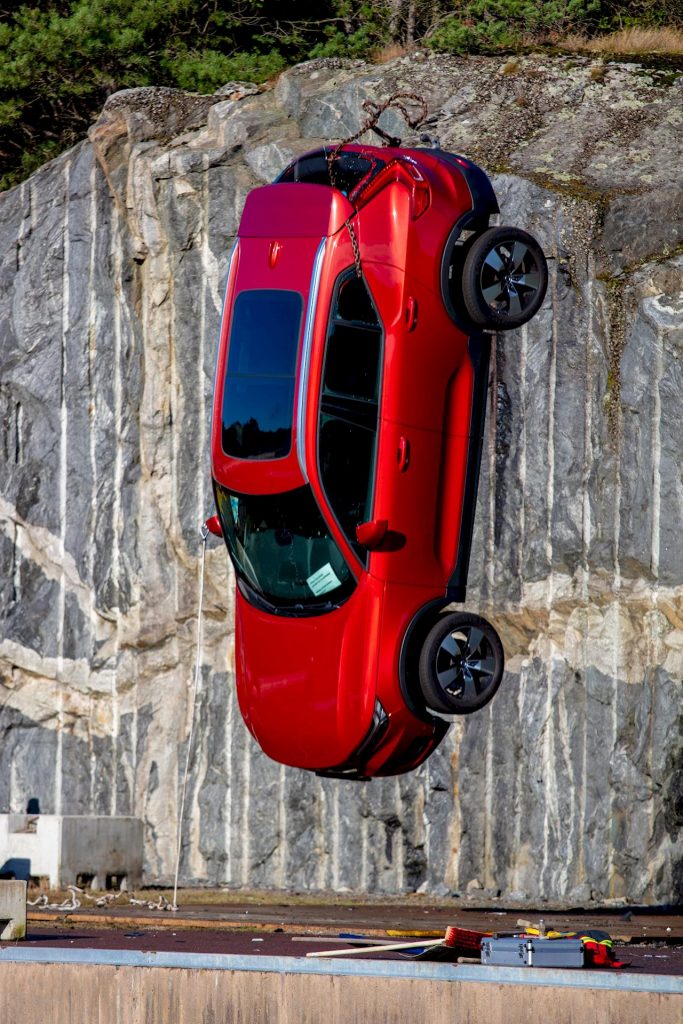 Il crash test più folle è di Volvo