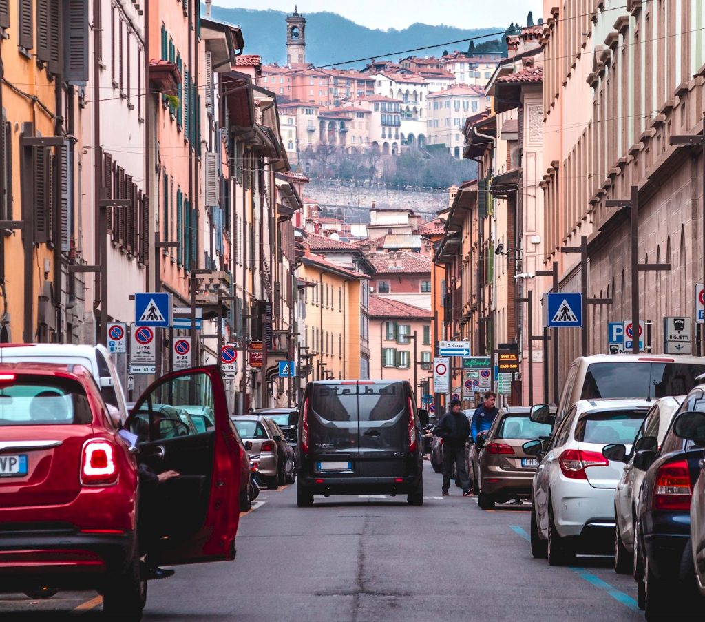 In Italia circolano 3 milioni di veicoli senza assicurazione: pochi rischi e pochi controlli