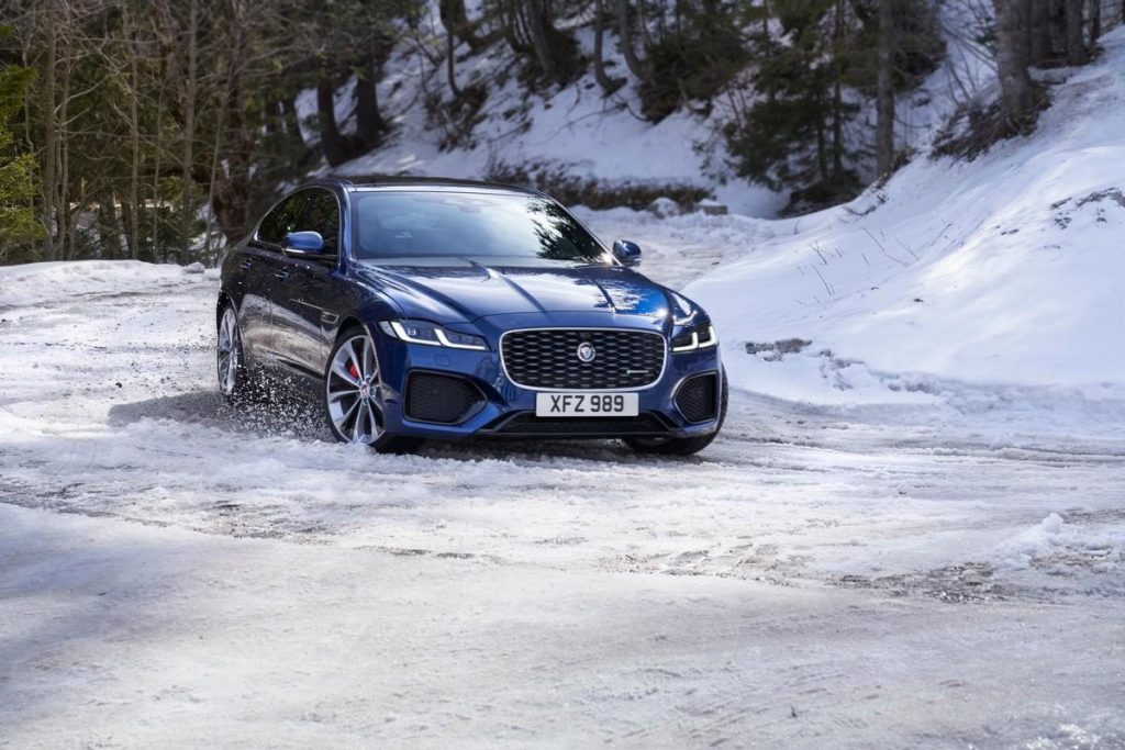 Nuova Jaguar XF 2021: Berlina e Sportbrake a partire da 55.200 euro