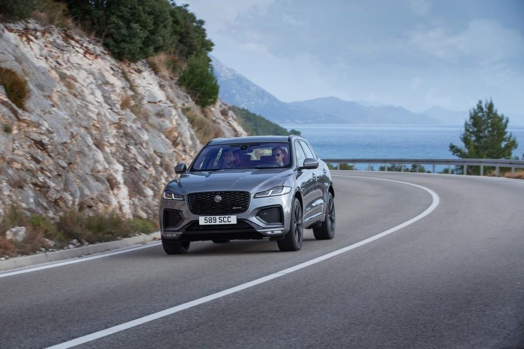 Nuova Jaguar F-PACE 2021: più lussuosa, connessa ed efficiente che mai