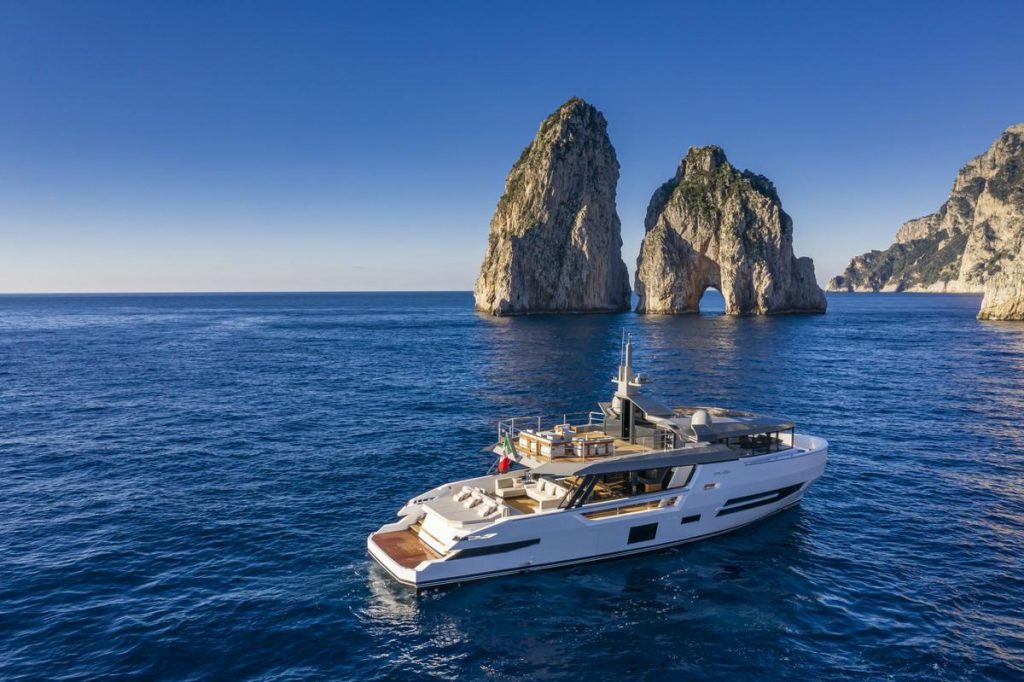 Nuovo Arcadia Yachts Sherpa XL: grandi spazi per la massima convivialità