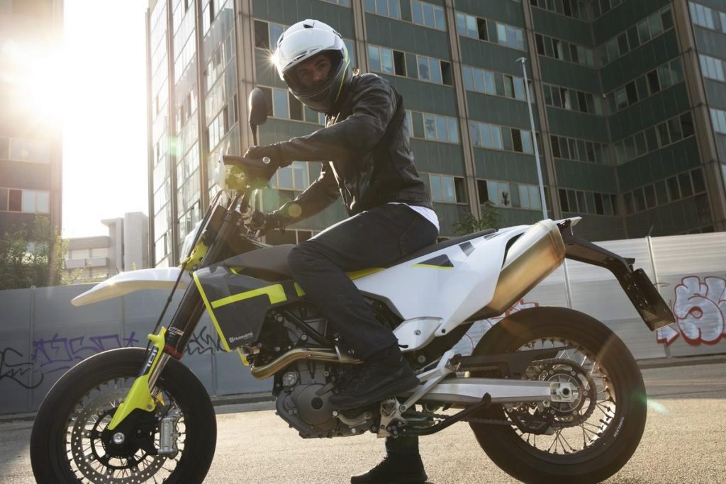 Sneakers moto Momodesign 2020 per il motociclista urbano moderno