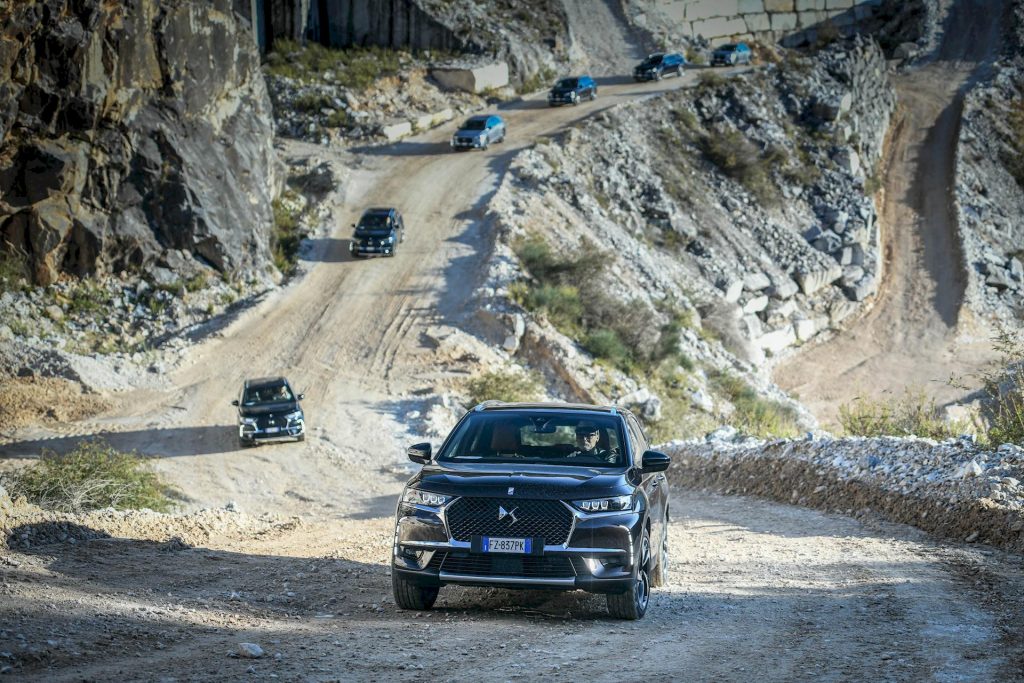 Tour auto Cave di Carrara: in vetta con DS 7 Crossback E-Tense 4X4