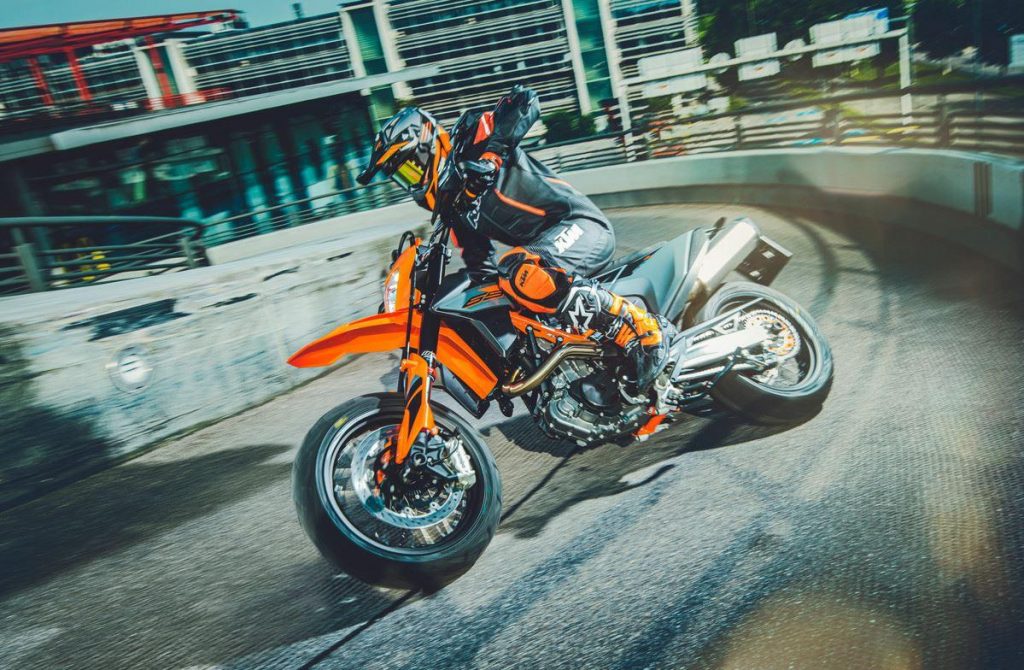 KTM 690 SMC R 2021 per chi cerca emozioni allo stato puro!