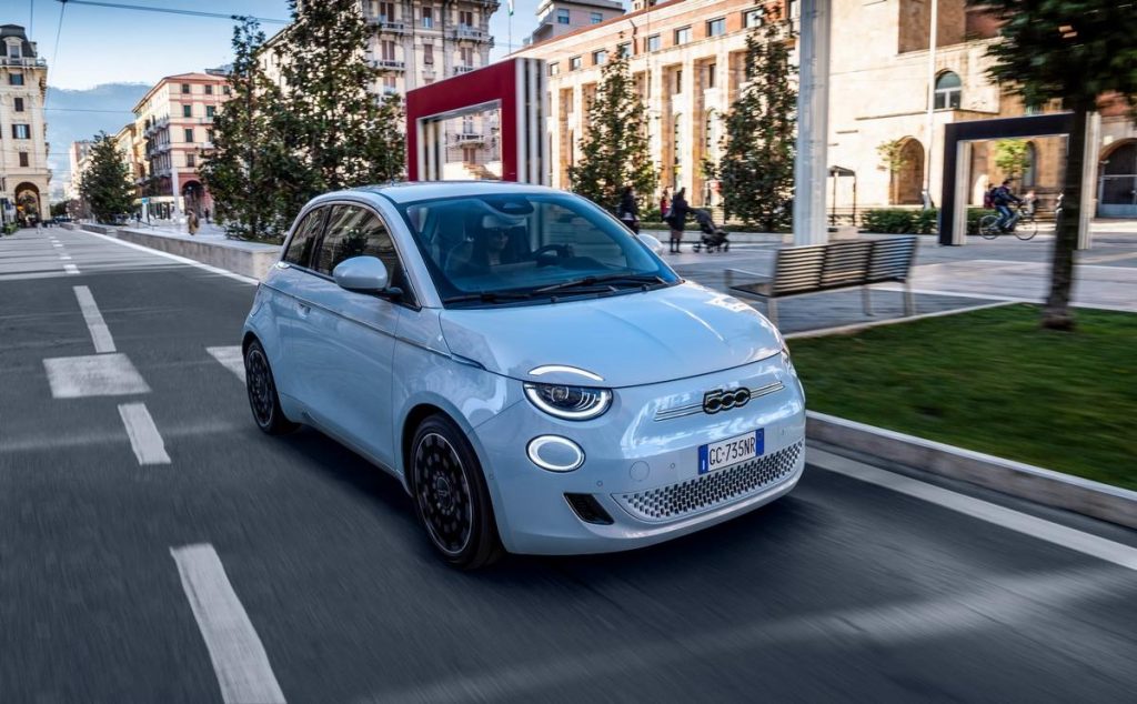 Nuova Fiat 500 Amazon Alexa: Hey Fiat, l’assistente virtuale a bordo