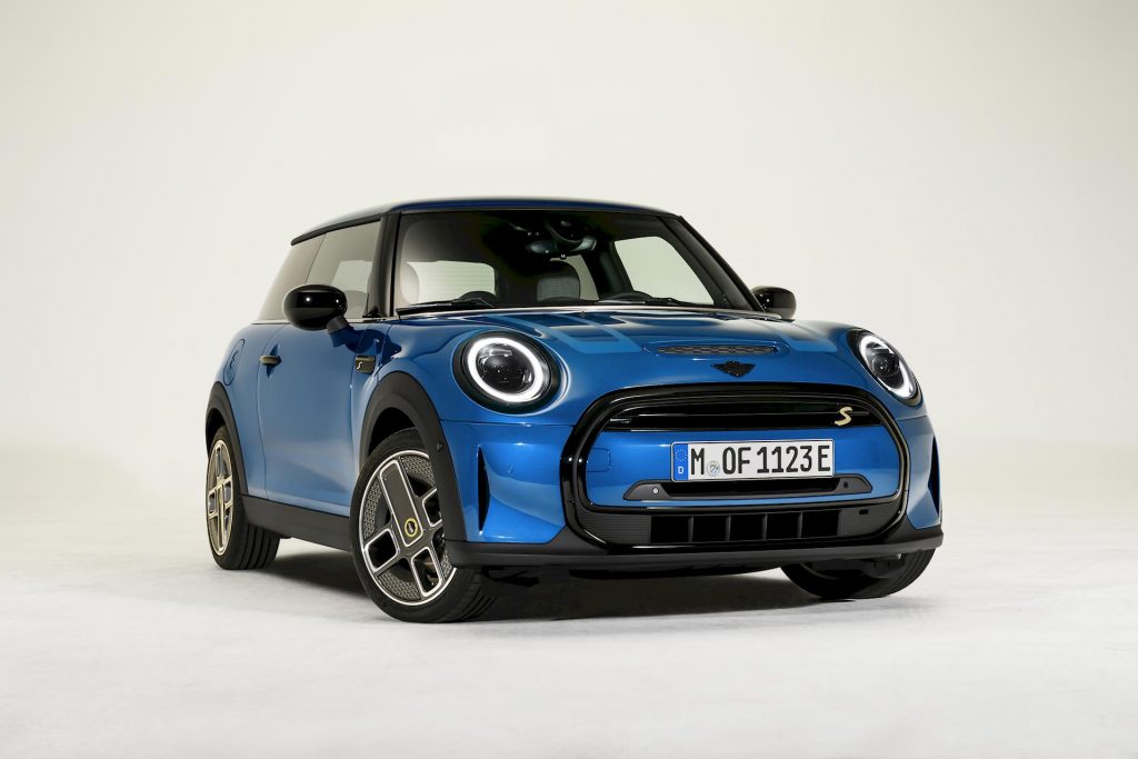 Nuova MINI 2021: tutte le novità per 3 porte, 5 porte e cabrio