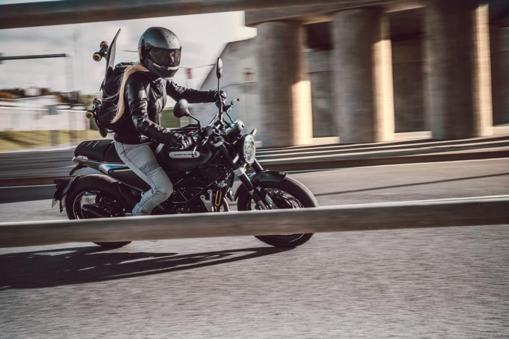Husqvarna Svartpilen 125 2021: foto prezzo e caratteristiche