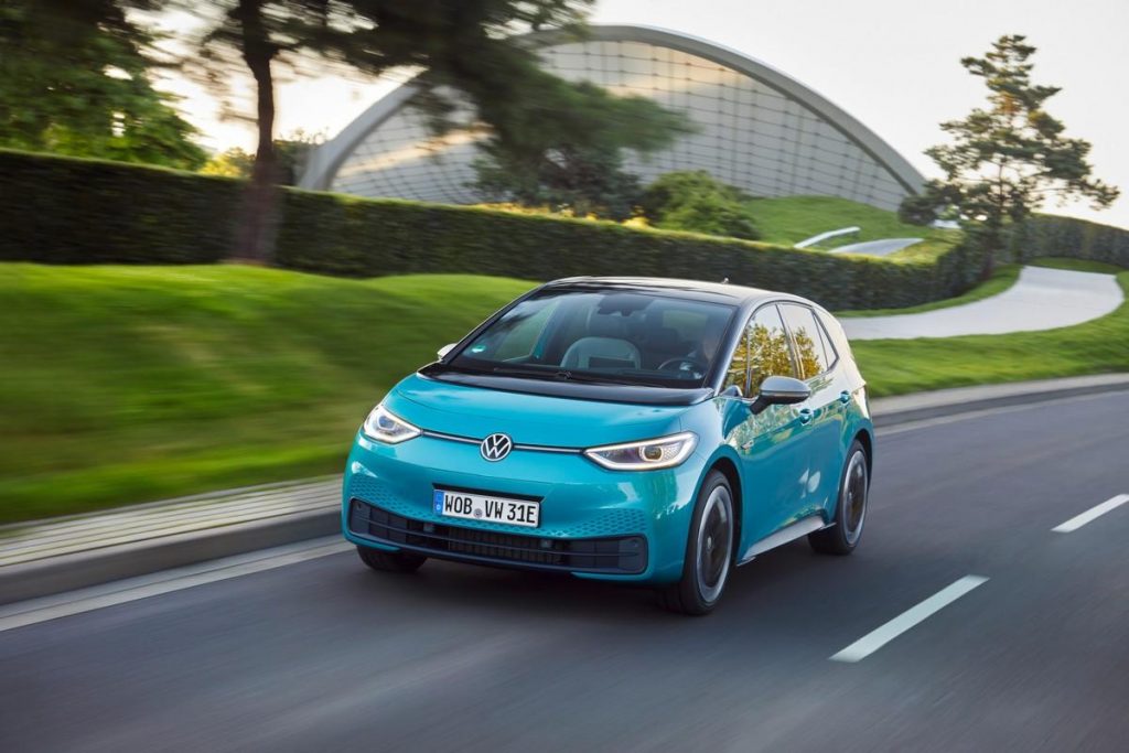 Volkswagen richiama 10.000 auto elettriche per problemi di batteria