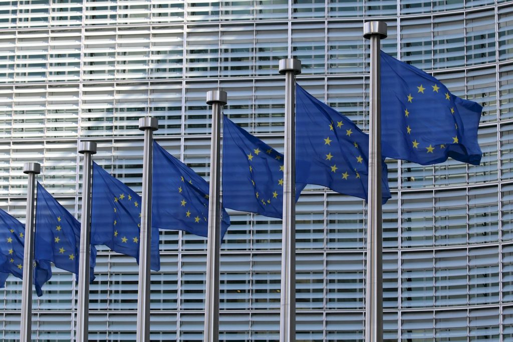 L’UE vuole una patente specifica per guidare i SUV