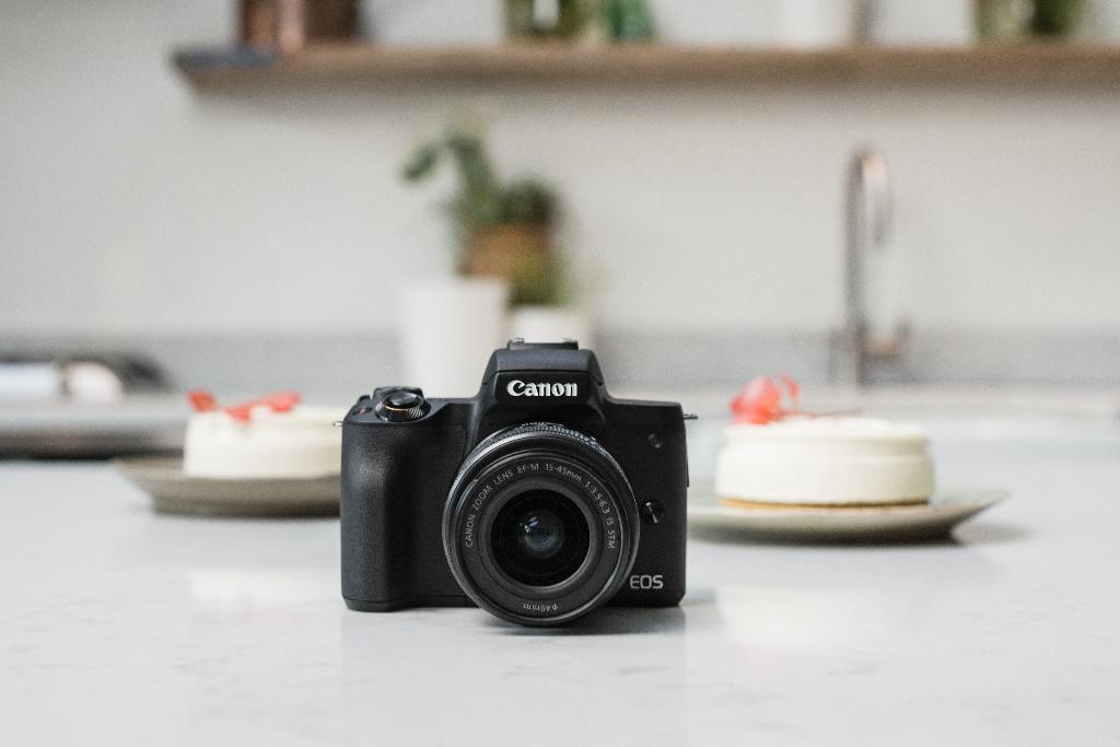 Canon EOS M50 Mark II: la fotocamera compatta per i social addicted