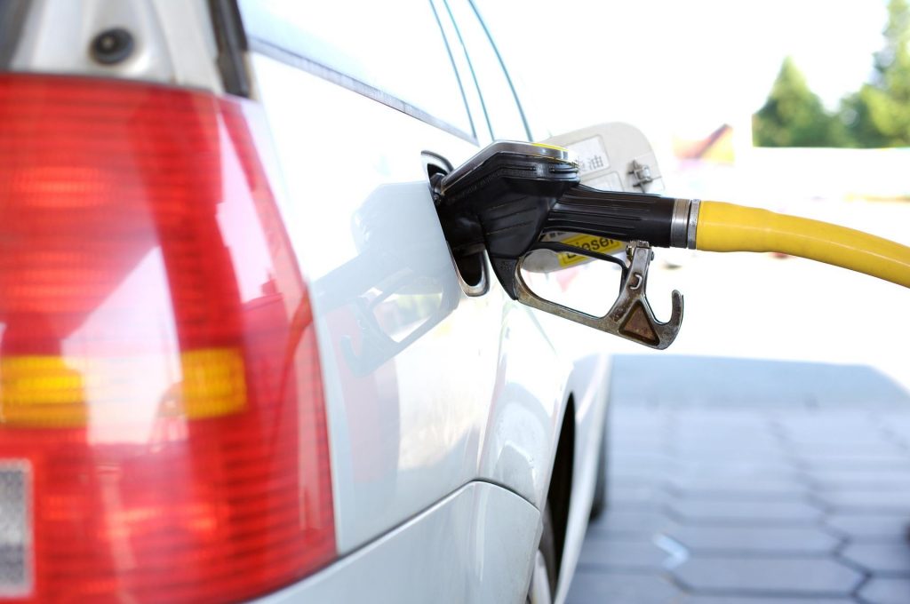 Nonostante il covid arriva il rincaro dei prezzi della benzina: +240 euro all’anno, secondo il Codacons