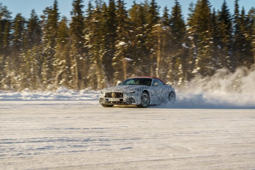 Le foto spia della Mercedes-Benz SL 2021 nei test invernali confermano che sarà una bestia