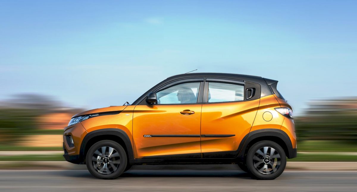 Mahindra KUV100 NXT Glamorous Gold Oro