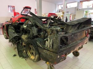 Ferrari F40 bruciata