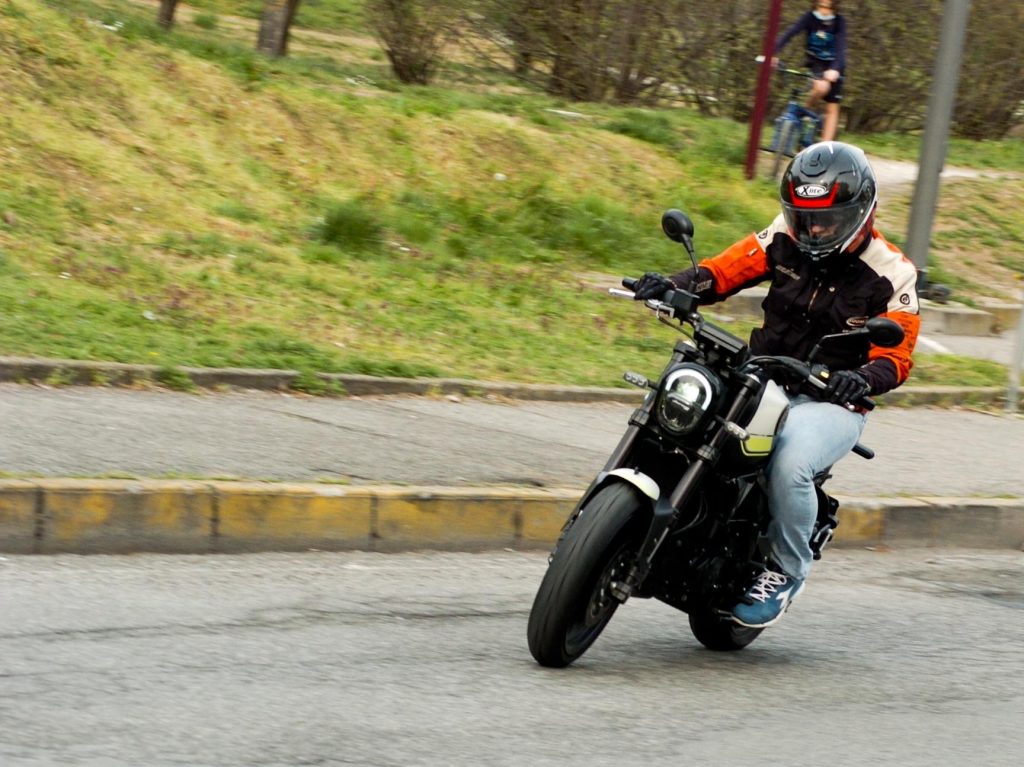 La recensione del Benelli Leoncino 250, una moto vera che costa come uno scooter