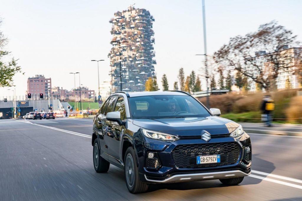 Suzuki Across Plug-in Hybrid 2021: il nuovo SUV robusto e sportivo