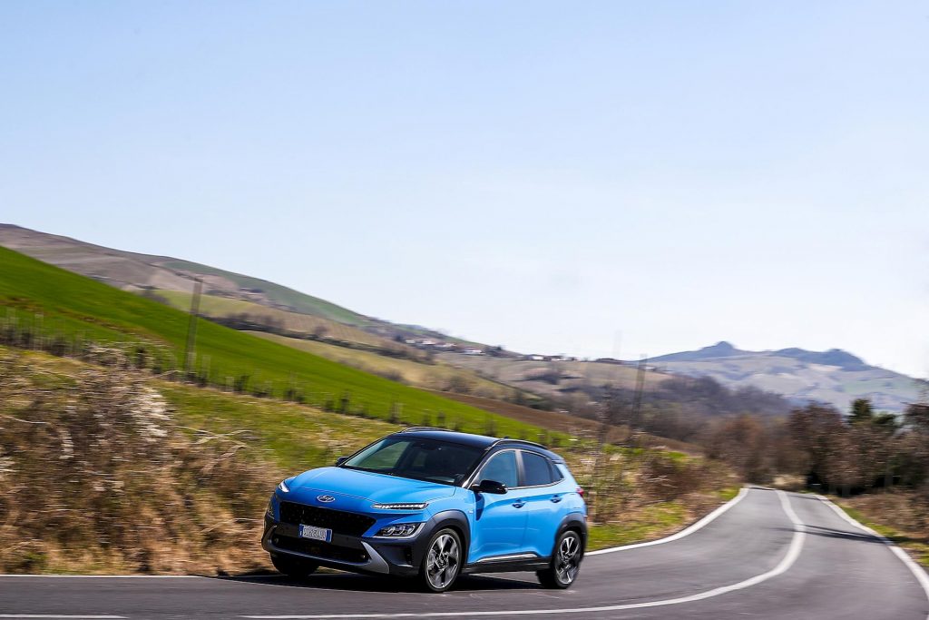 La recensione della Hyundai Kona Mild Hybrid con le prime impressioni