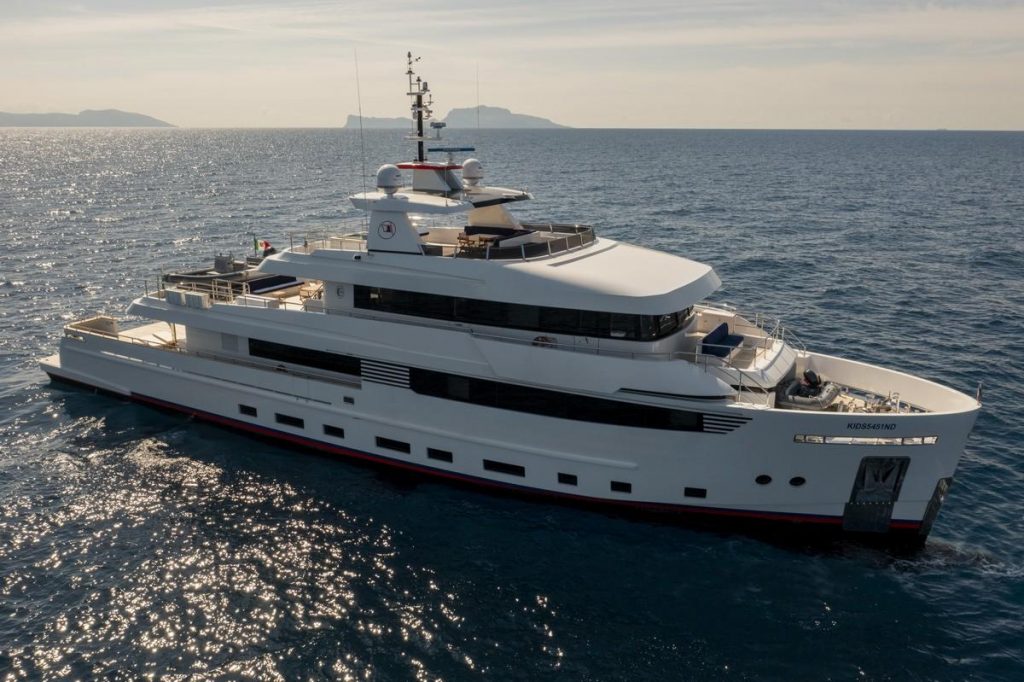 Cantiere delle Marche M/Y Crowbridge: gli interni del nuovo explorer da 42m