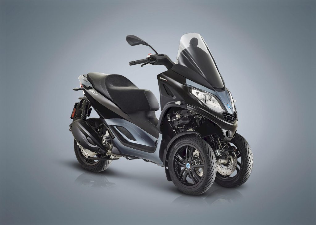 Piaggio MP3 300 hpe: il maxi scooter compatto e dinamico