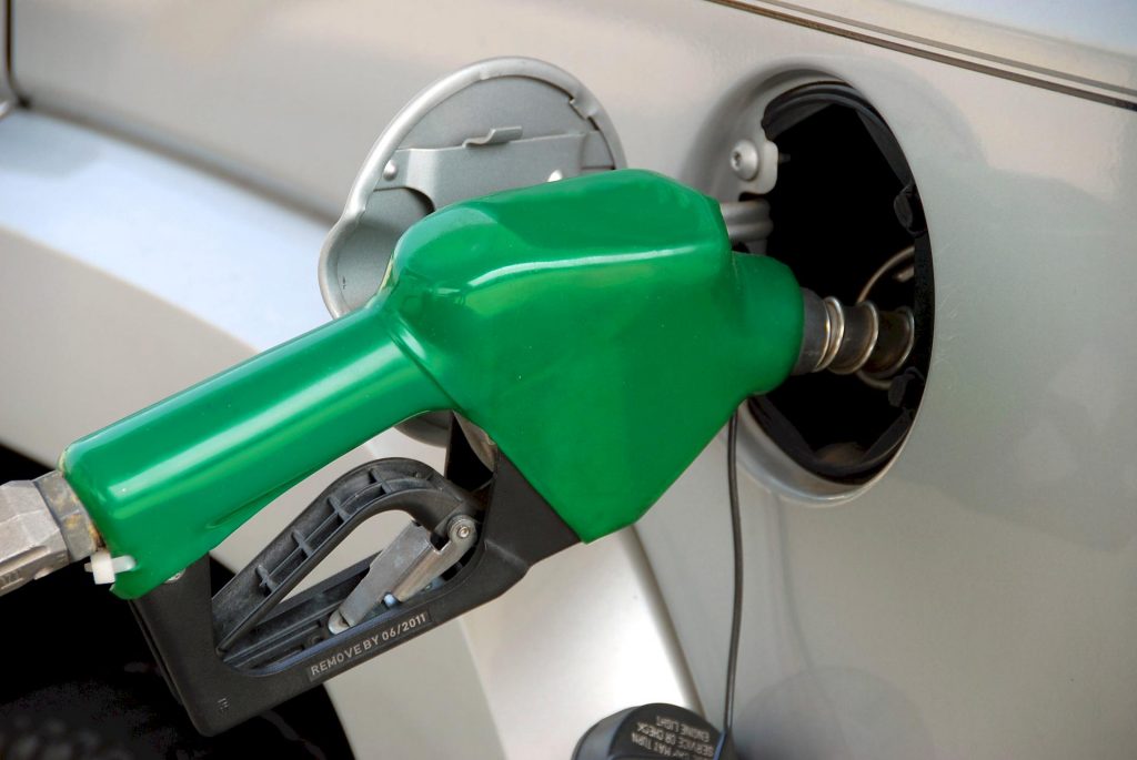 Brutte notizie: lo sconto carburante diminuisce da 30,5 a 18,3 cents