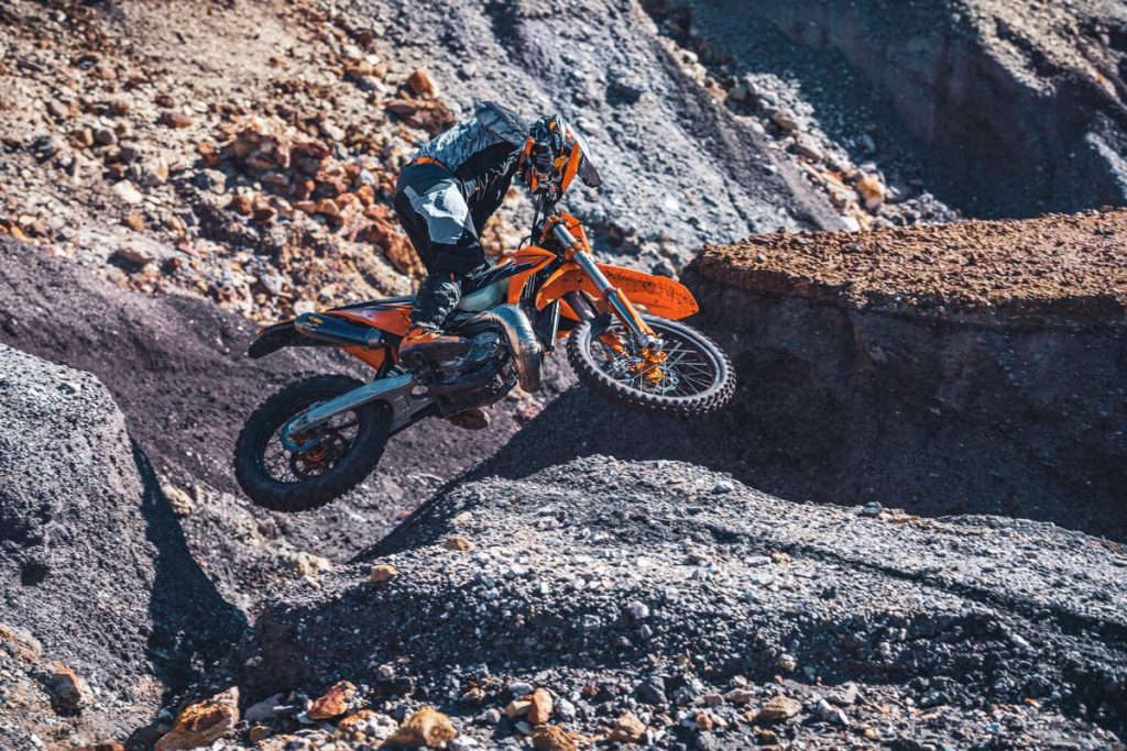 KTM EXC 2022 per scendere in campo, correre e vincere