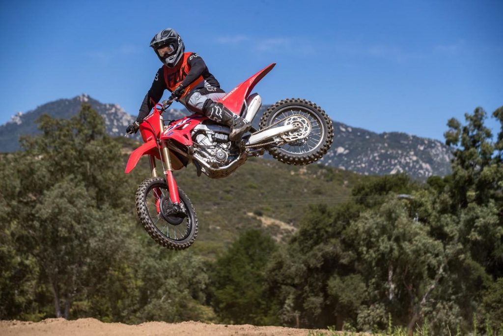 Honda CRF450R 2022: la moto da cross sinonimo di equilibrio e agilità