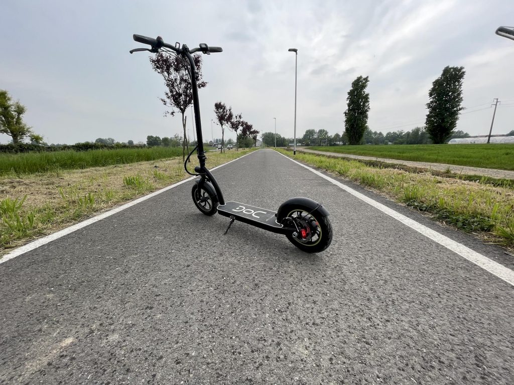 Nilox DOC Twelve: la prova su strada del monopattino elettrico con ruote da 12″