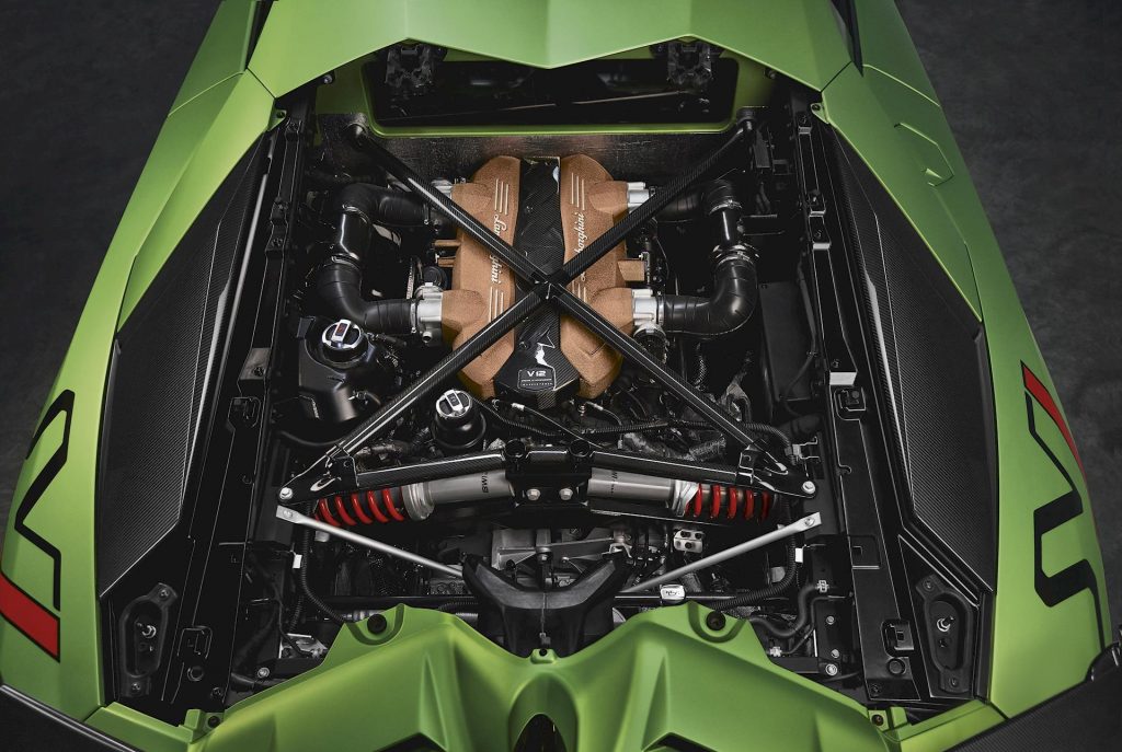 Lamborghini motore V12: la storia di un’icona tra performance ed emozioni