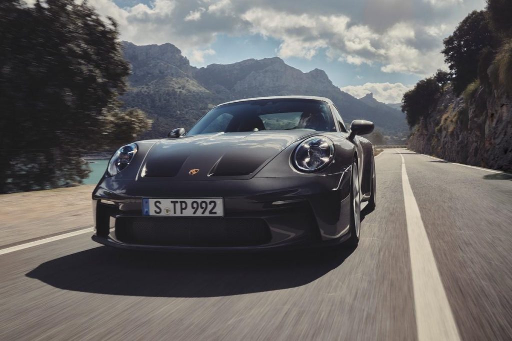 Porsche 911 GT3 Touring 2021 a partire da 176.855 euro