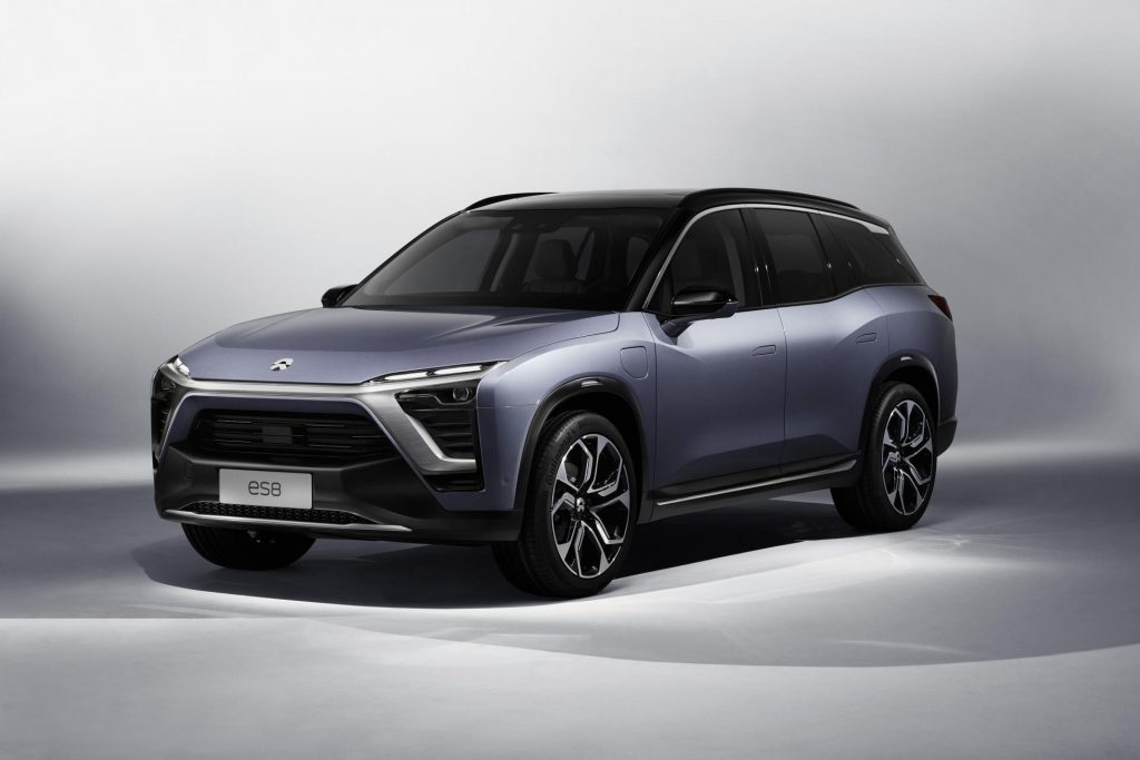 Il SUV cinese Nio ES8 è pronto per l’Europa con il battery swapping per cambiare le batterie anzichè ricaricarle