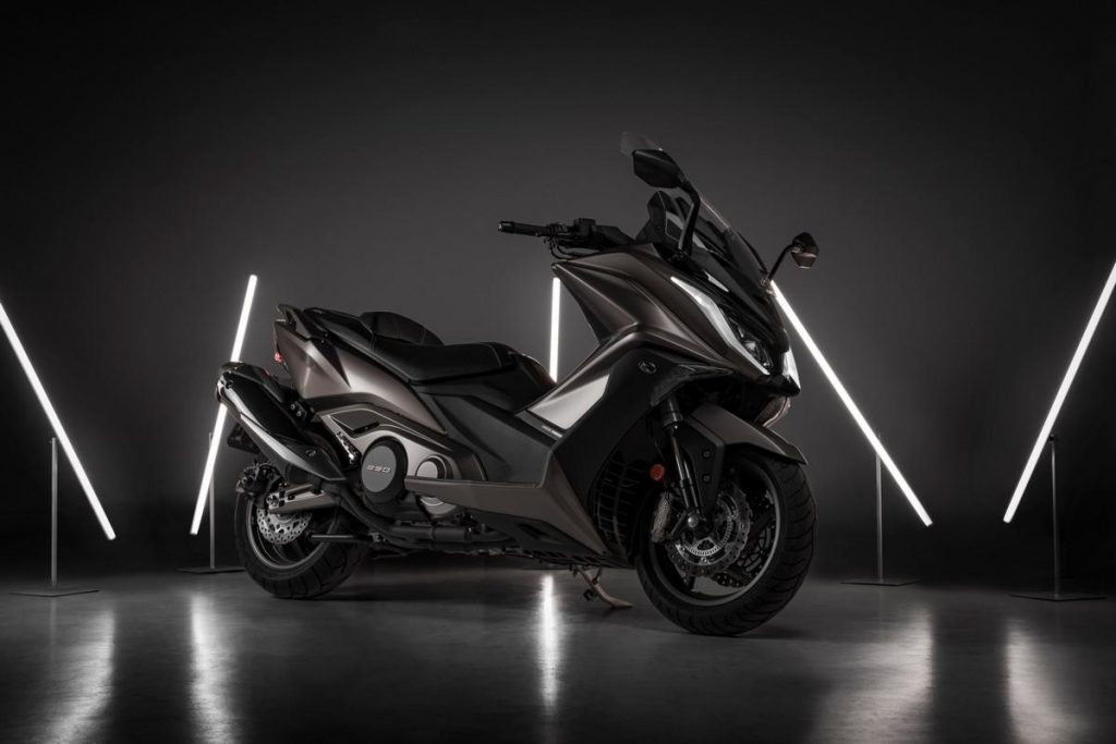 Kymco AK 550 ETS 2021: il maxi scooter è ora Euro 5