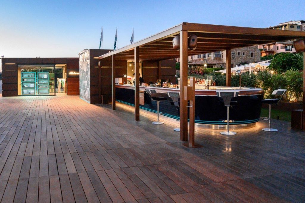 Riva Lounge Waterfront Porto Cervo: l’atmosfera unica della Costa Smeralda