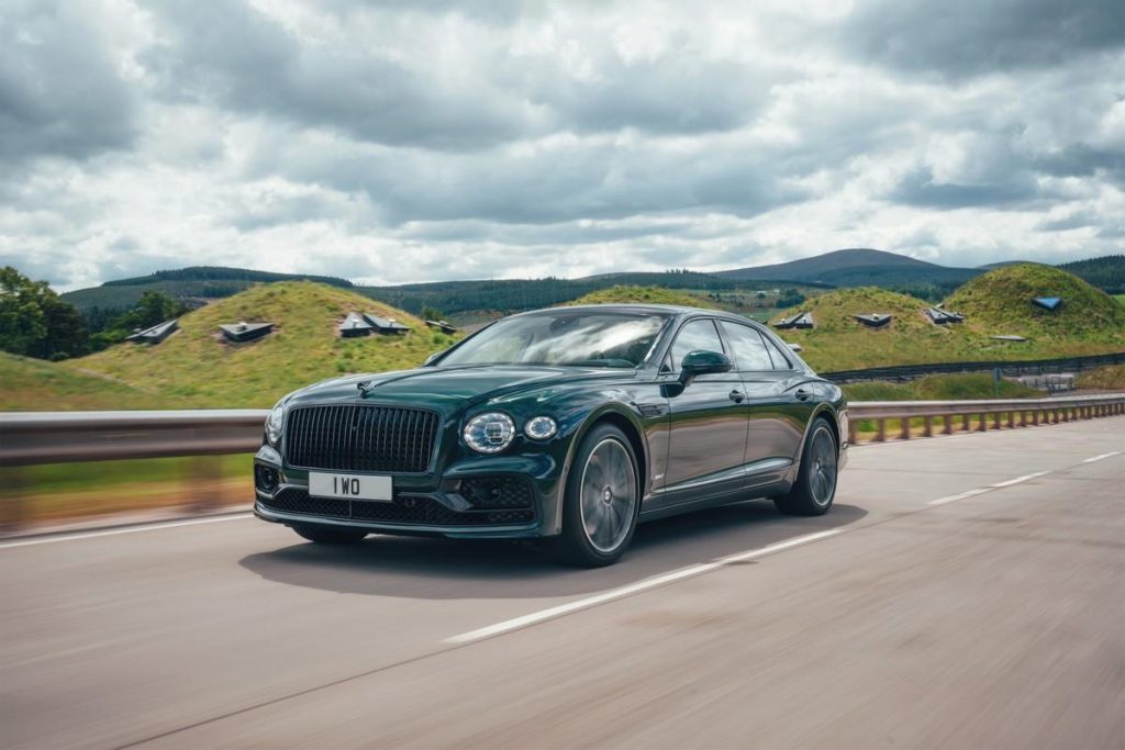 Bentley Flying Spur Hybrid: la berlina di lusso è più green
