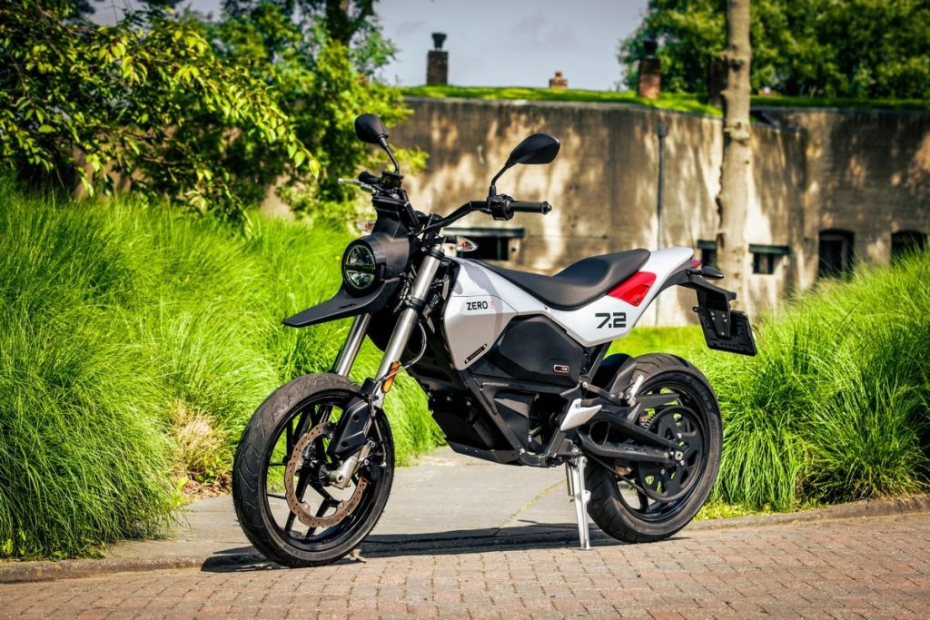 Zero Motorcycles FXE: leggera, agile, connessa e potente