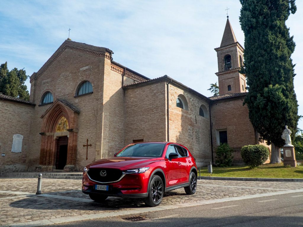 La recensione della Mazda CX-5 2021 con prova su strada