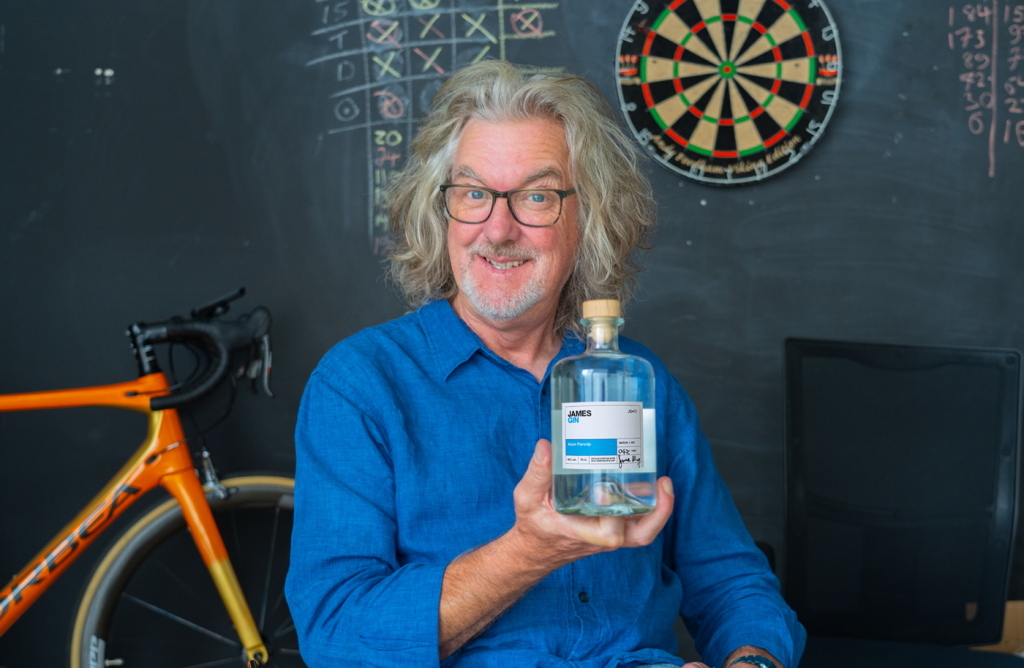 James May lancia “James Gin”, la sua nuova produzione di distillati in edizione limitata a 1.420 bottiglie