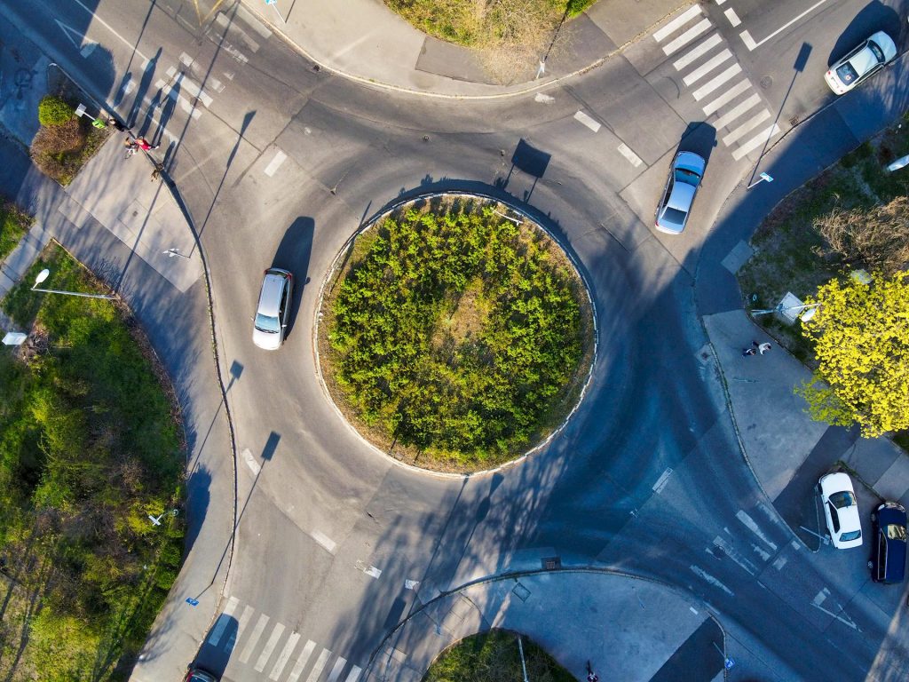 Rotatoria: come funziona e chi ha la precedenza