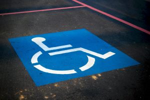 parcheggio disabili divieto di sosta invalidi