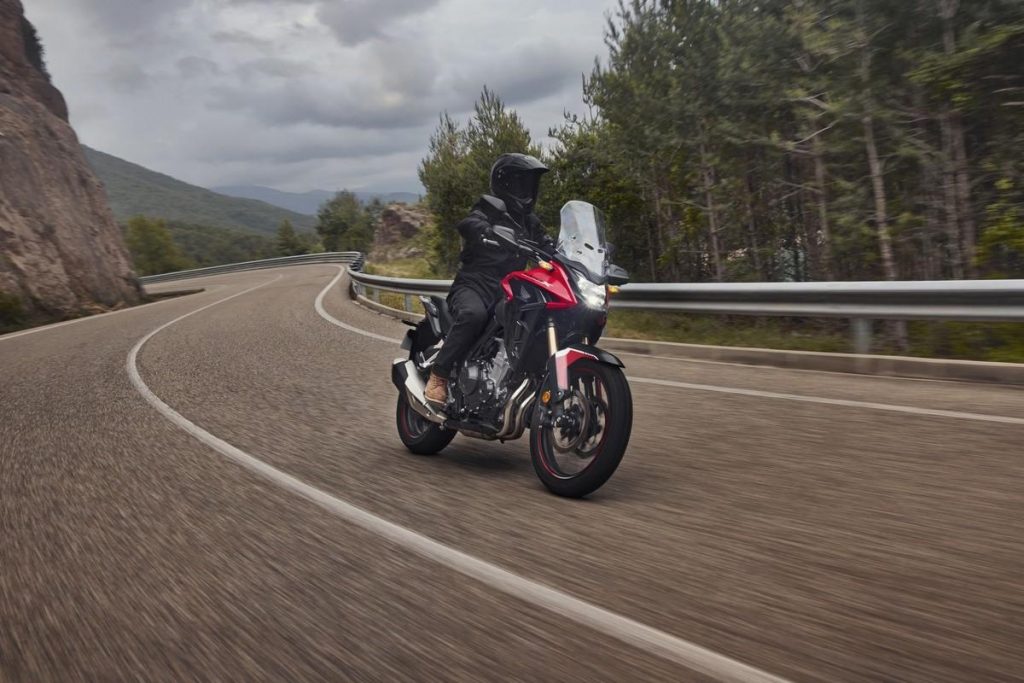 Honda CB500X 2022: l’adventure-bike agile, affidabile e, soprattutto, molto divertente