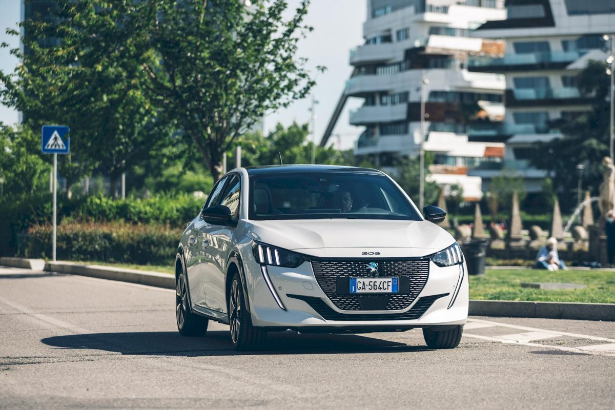 Peugeot e-208 2021