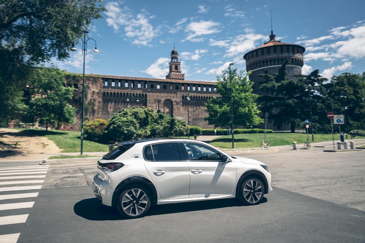 Peugeot e-208 2021