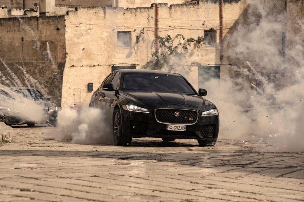 No Time To Die Jaguar XF: l’adrenalinico inseguimento a Matera, il video