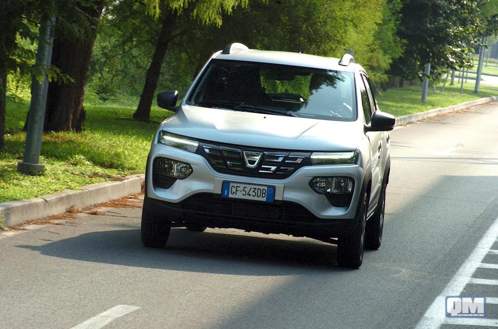 La nostra recensione della Dacia Spring 2022 elettrica con prova su strada