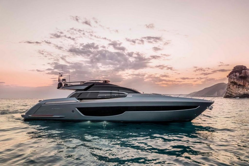 Nuovo Riva 76 Perseo Super: tutto eleganza e sportività