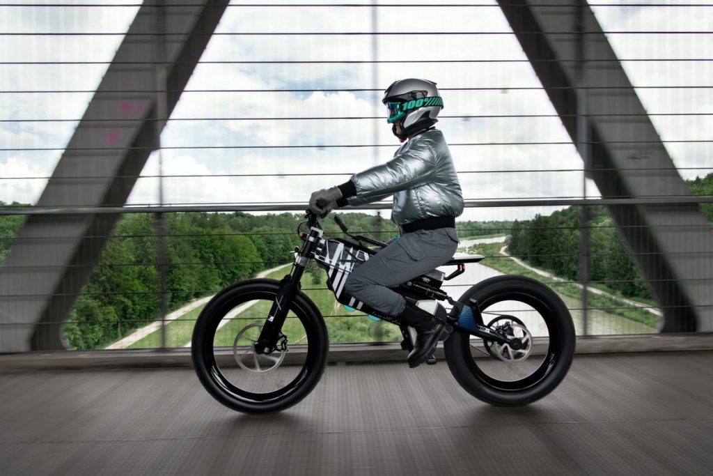 BMW Motorrad Vision Amby: mobilità emozionale su due ruote