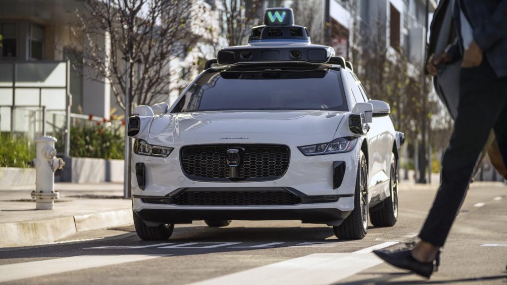 A Los Angeles i robotaxi Waymo sono già senza conducente