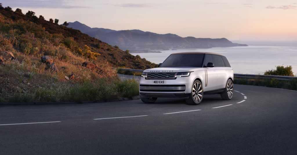 Nuova Range Rover 2022: da 4 a 7 posti con motorizzazioni elettrificate a partire da 124.300 euro