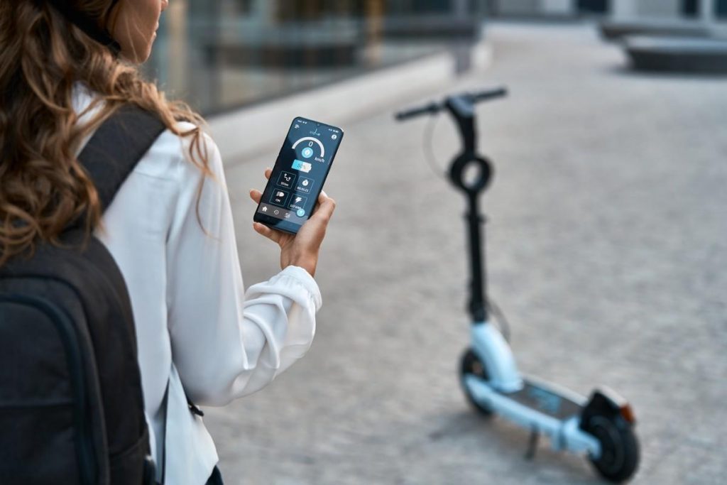 A Rimini bici e monopattini in sharing solo con alcool test