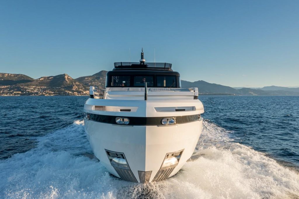 Extra X96 Triplex: il nuovo yacht comodo, spazioso ed elegante